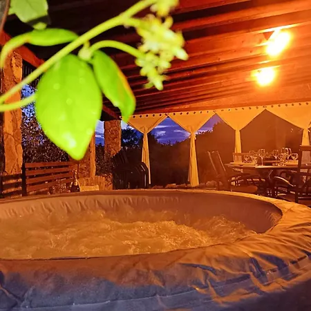 Marko With Football Field Сasa de vacaciones *