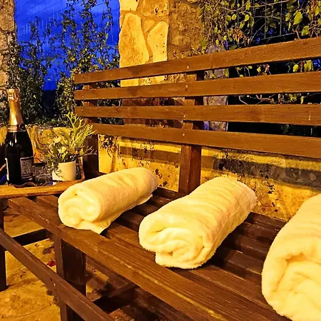 Сasa de vacaciones Marko With Football Field Drniš