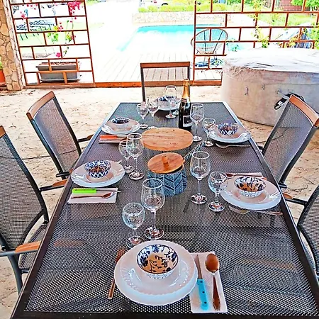 Marko With Football Field Сasa de vacaciones