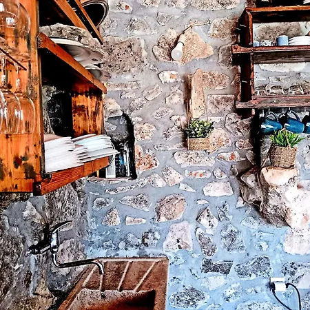 Сasa de vacaciones Marko With Football Field Drniš