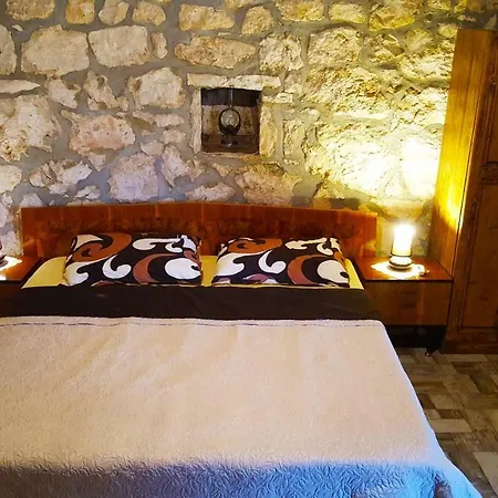 Marko With Football Field Сasa de vacaciones Drniš