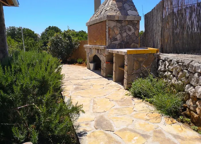 Vakantiehuis Marko With Football Field Drniš