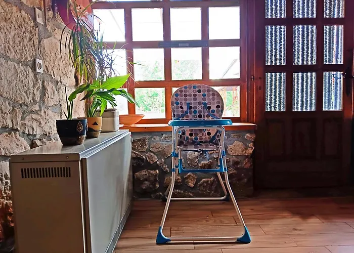 Vakantiehuis Marko With Football Field Drniš