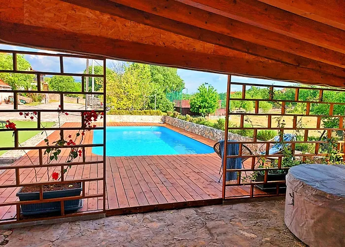 Marko With Football Field Vakantiehuis