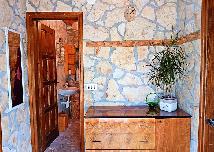 Marko With Football Field Vakantiehuis Drniš