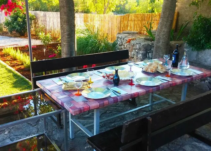 Marko With Football Field Vakantiehuis Drniš