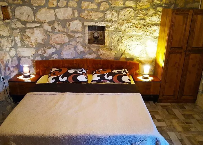 Marko With Football Field Vakantiehuis Drniš